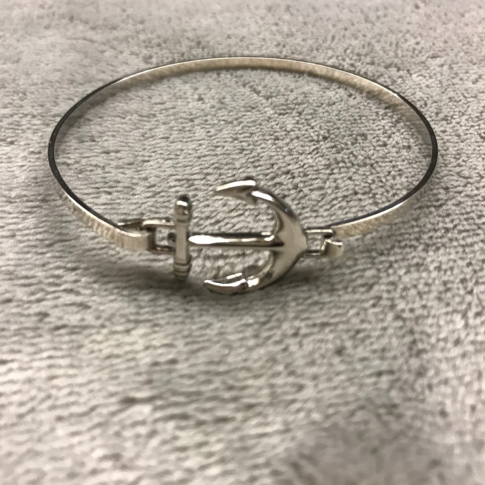 Anchor bracelet